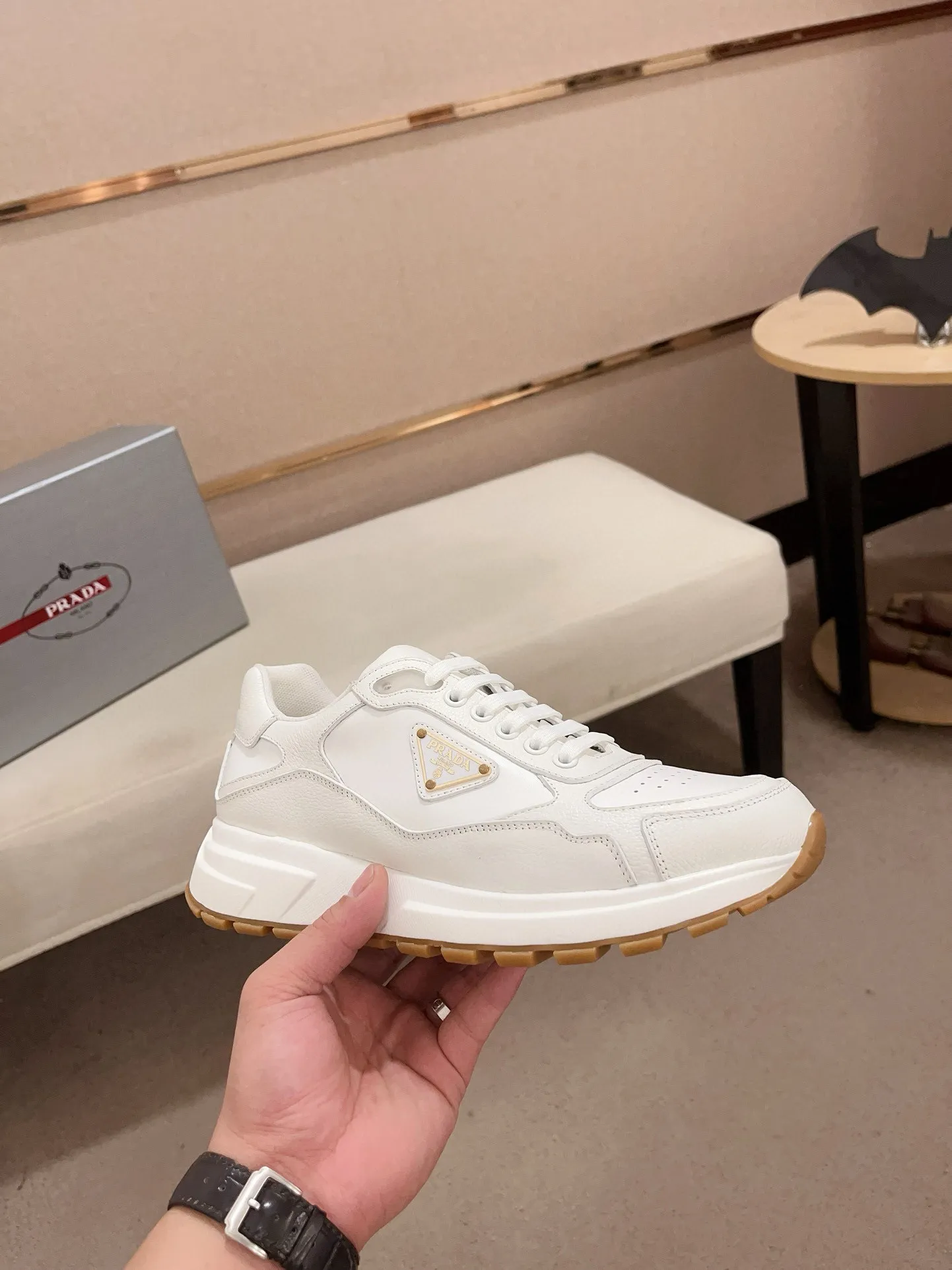 Men's shoes 💰 580💰 ✔️✔️✔️High-quality new PRADA counters are launched simultaneously. The new men's shoes and 😘 fabrics are made of selected first-layer cowhide with superb craftsmanship. Lining: Full cowhide lining. 👍🏿 High-end ☄️ air-cushion molded anti-slip rubber outsole, exquisite lines, simple and elegant, comfortable and high-end for leisure travel. Code number: 38 to 45 (can be customized to 46 to 47, non-refundable)